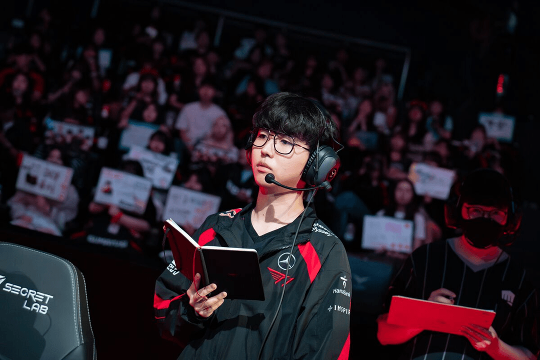 What Does a League of Legends Coach Do?