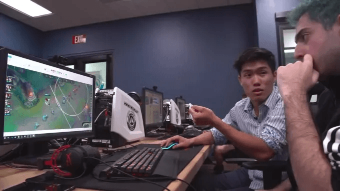 Exploring League of Legends Live Coaching